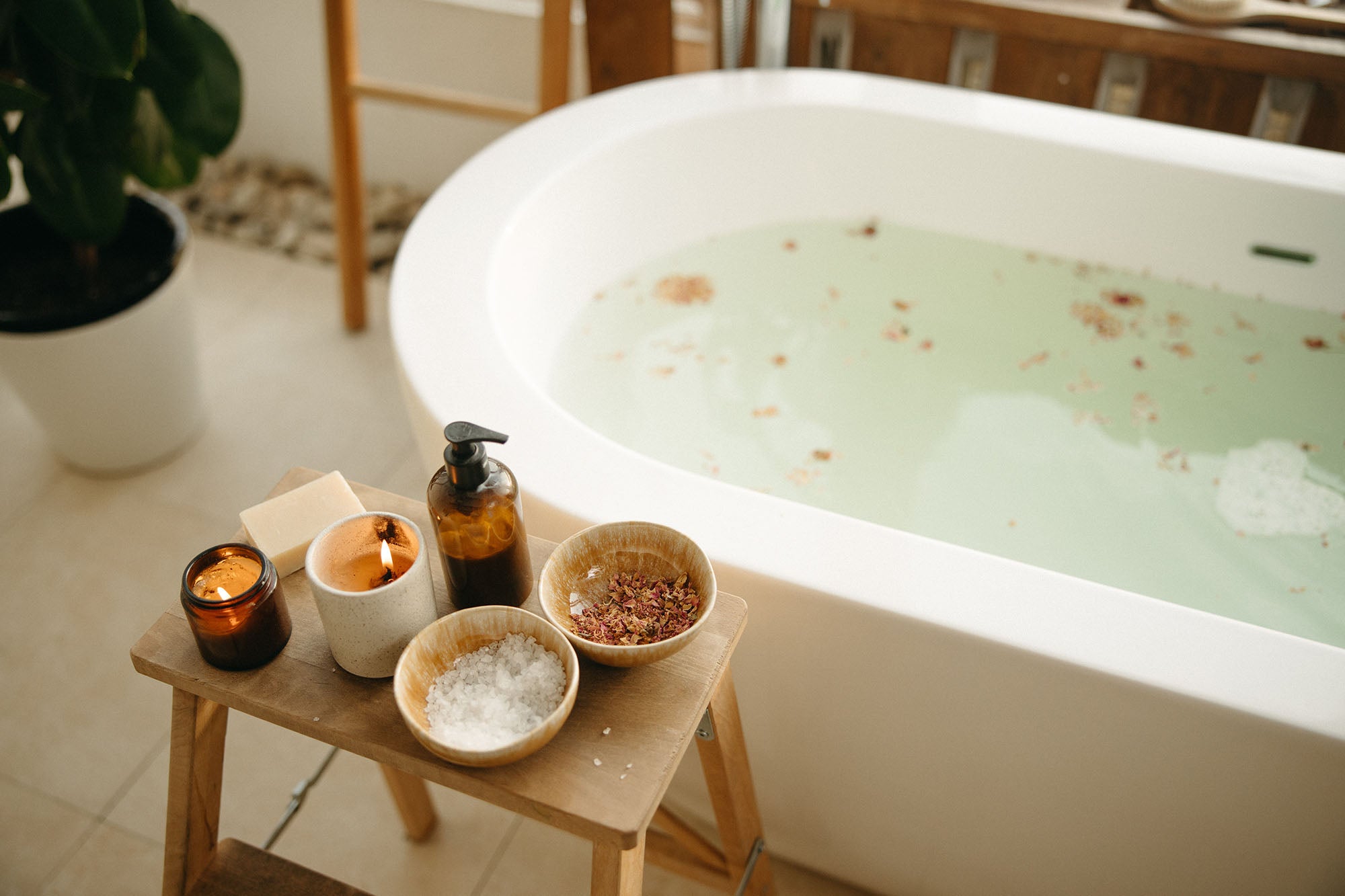 5 Tips to Turn Your Bath Sesh Into A Spa